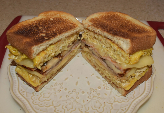 Tongan Breakfast Sandwich - © instructables.com