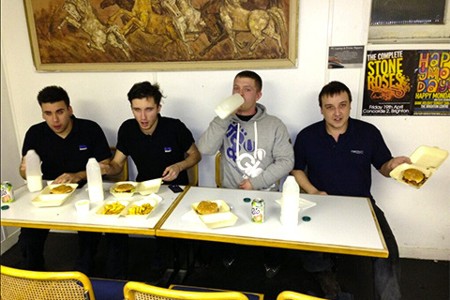 XXX Burger Challengers - © Twitter.com/burgeroffhove