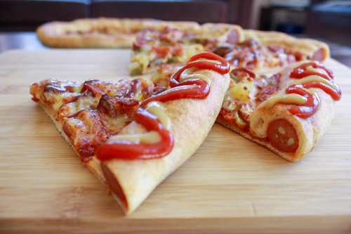Hot Dog Crust Pizza - New Zealand - ® Pizza Hut New Zealand