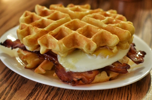 Waffle Breakfast Sandwich - © mtlblog.com