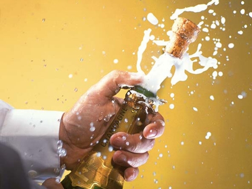 Champagne Bubbling over - © korkedbat.com