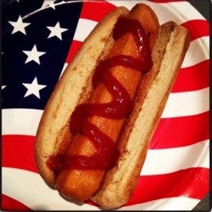 Hot Dog July 4 - © madeamericaclub.com