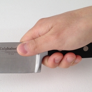 How To Hold A Knife - Detail - © mooreskitchen.wordpress.com
