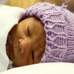 Premature Baby in Incubator - Detail - © tqn.com