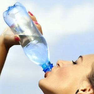 Drinking Bottled Water - Detail - © futuristech.info