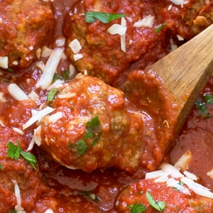 Slow Cooker Italian Meatballs - Detail - © chefsavvy.com