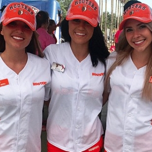 Hooters New Uniforms - Detail - © 2017 Hooters