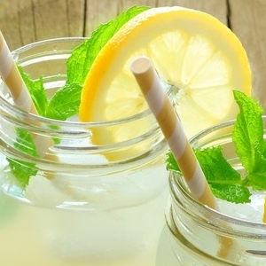 Old Fashioned Lemonade - Detail - © recipethis.com