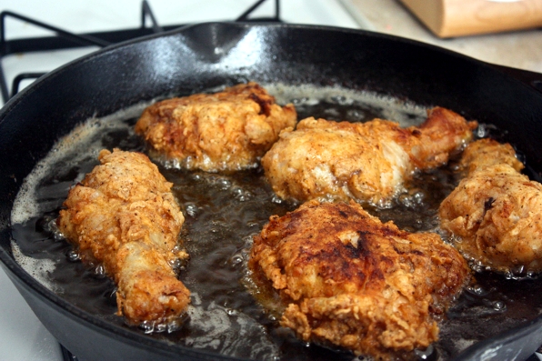 Shallow Frying Chicken - © via Reddit