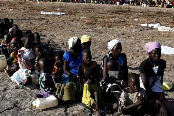 Water Line-up in Sudan - © hrw.org