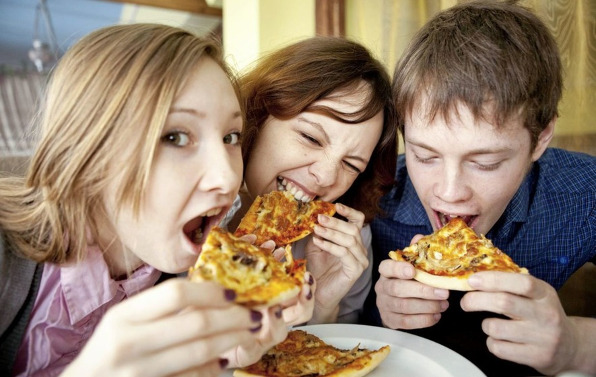 Kids Eat Fatty Food - © irishnews.com