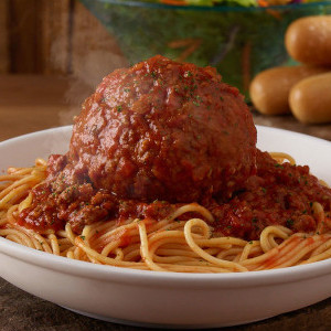 Olive Garden Giant Meatball - Featured - © 2019 Olive Garden
