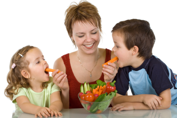 Mom and Kids Eat Vegies - © allaboutkiids.com