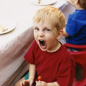 Kid Misbehaving in Resto - © quicktapsurveys.com