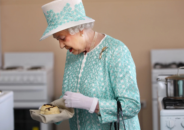 The Queen with her Scones - © Sharon Smith /AFP