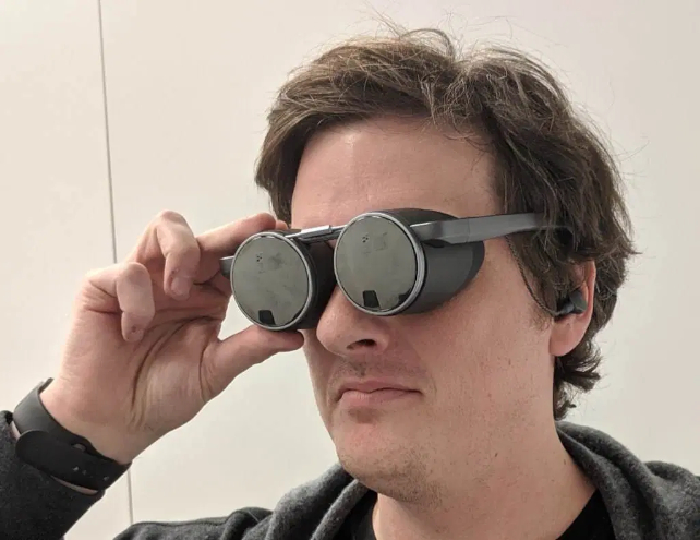VR Glasses - © Venturebeast