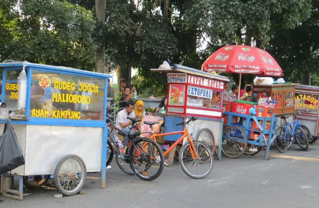Indonesian Street Food Carts - © tripanthropologisrt.com