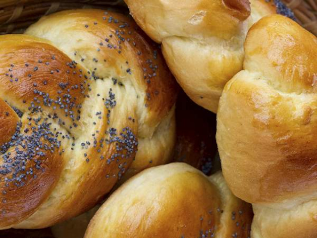 Houska Bread - © tasteatlas.com