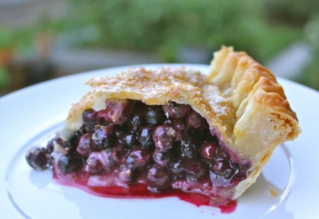 Saskaton Berry Pie - © acanadianfoodie.com