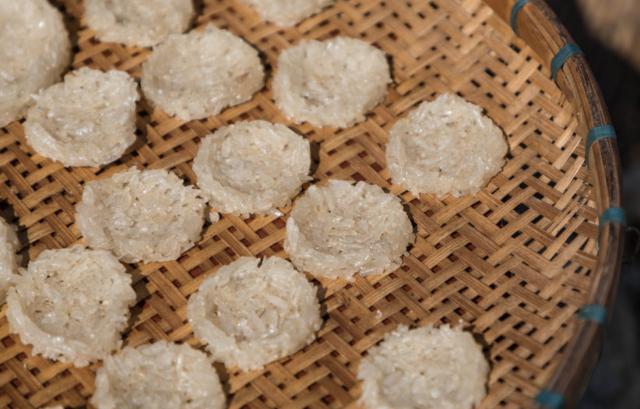 Lao Rice Cakes - © alifewithoutborders.org