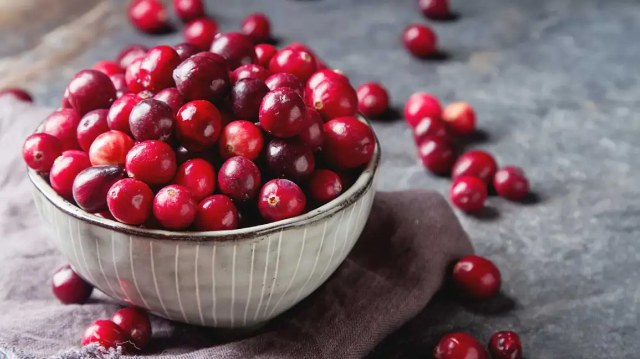 Fresh Cranberries - © healthline.com