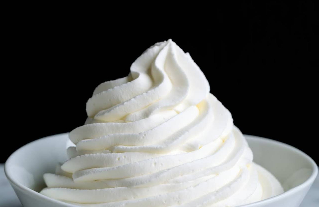 Stabilised Whipped Cream - © yumly.com