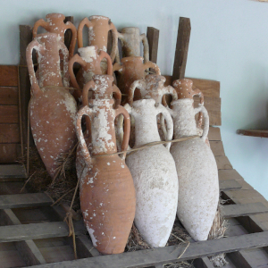Amphorae - © AdMeskins via Wikipedia Commons