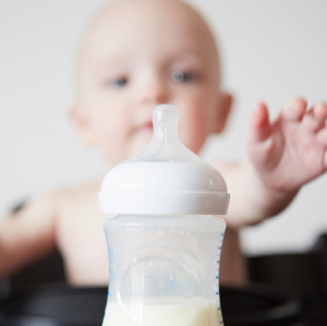 Baby Grabs Bottle - © ucsfbenioffchildrens.org