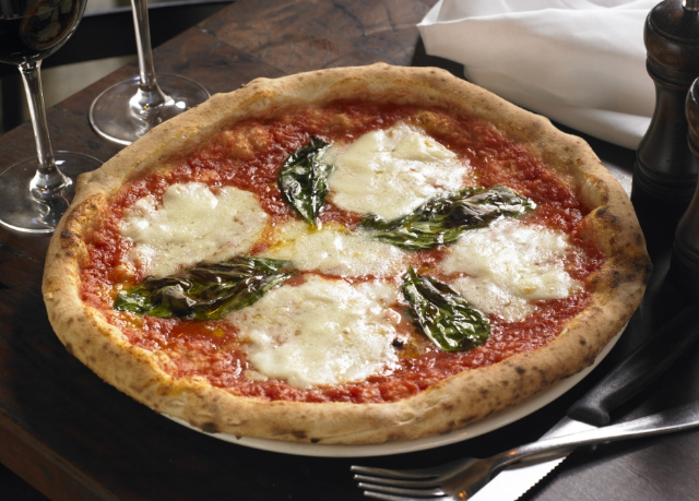 Award-Winning Pizza Magarita - © Johnny Di Francesco - 400 Gradi
