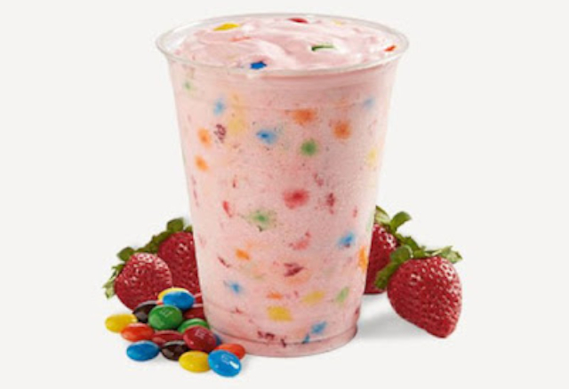 Strawberry Pinata Shake - © 2022 Del Taco