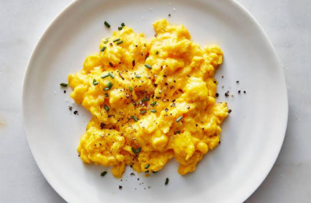 Queen's Scrambled Eggs - © hmagpak.com