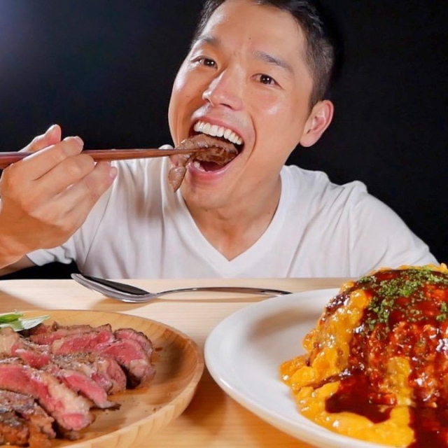 Bayashi loves his food - © 2022 Bayashi