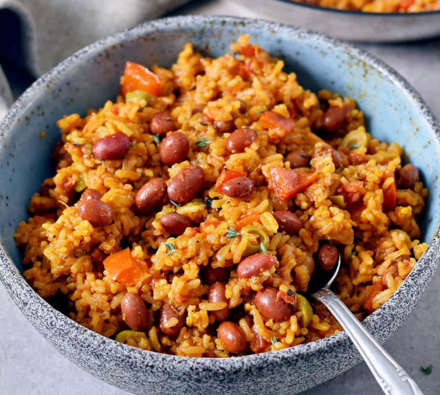 Spanish Beans and Rice - © elavegan.com