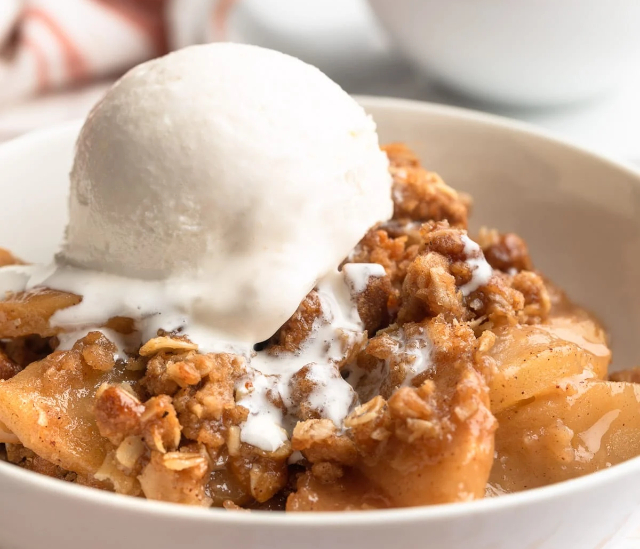 Apple Crisp - © 2020 - stripedspatula com