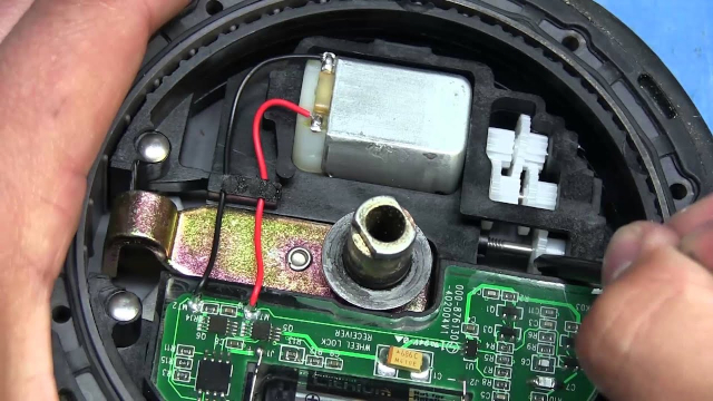 Locking Cart Wheel - c 2024 - That Electronics Fool via You Tube