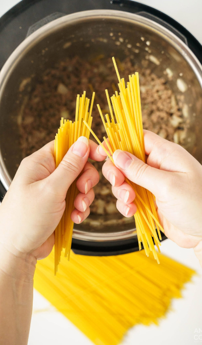 Broken Spashetti - © 2022 - Amanda's Cookin'