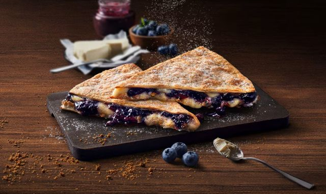 Blueberry Foldover - © 2024 Domino's