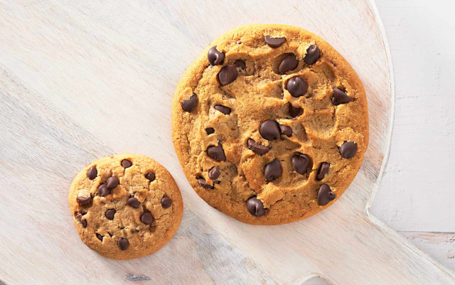 Big Chewy Cookies - © 2024 Chips Ahoy!