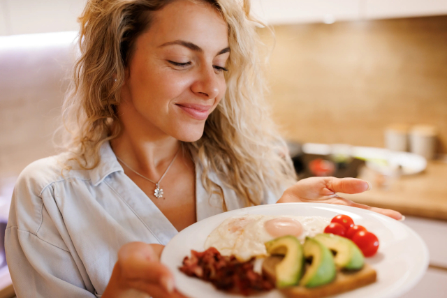Woman Breakfast - © 2024 mibluedaily.com