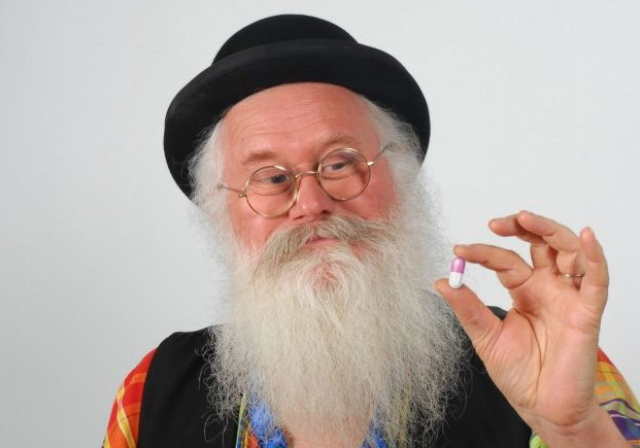 Poincheval With Pill - © 2025 Pilule Pets