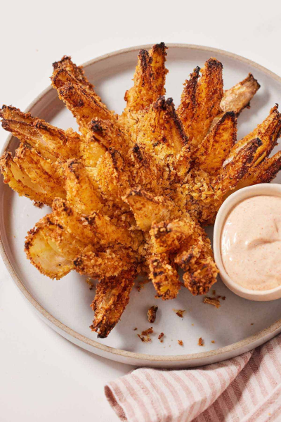 Air Fryer Bloomin' Onion - © cookingwithcoit.com