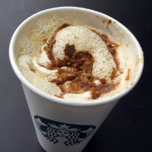 Famous Pumpkin Spice Lattée - 300 - © 2025 - Starbuck's