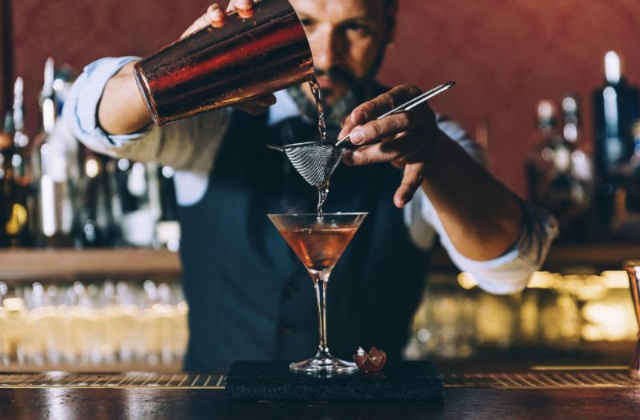 Bartender Mixing - © 2019 bartendersbusiness.com