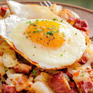 Diner Style Fried Egg - 300 - © 2026 Simply Recipes