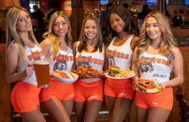 Hooters Girls - © 2026 visitorsguide.com
