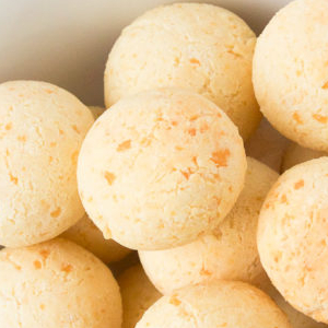 Pão de Queijo - 300 - © 2017 bazilliankitchenabroad.com